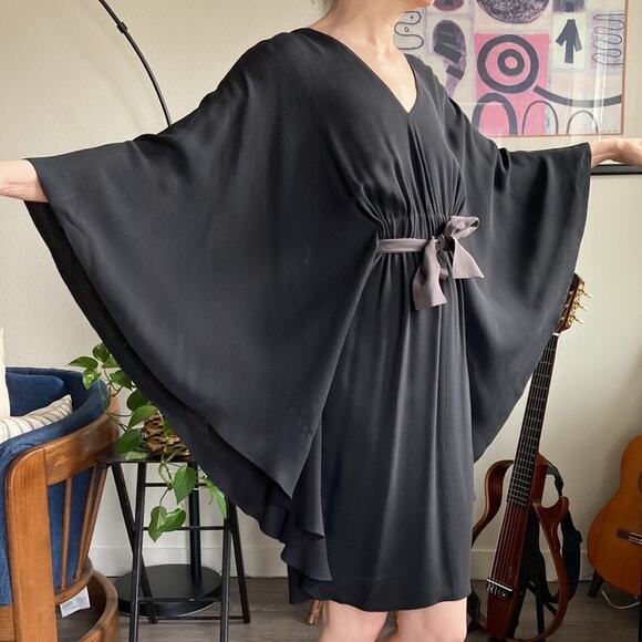 Fendi 100% silk Angel sleeve Batwing dress - Picture 2 of 14